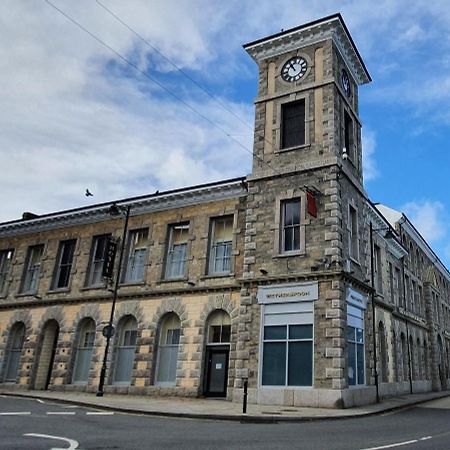 The John Francis Basset Wetherspoon Camborne Luaran gambar