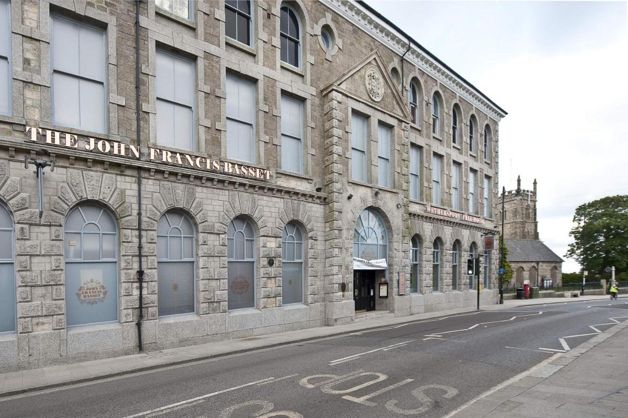 The John Francis Basset Wetherspoon Camborne Luaran gambar